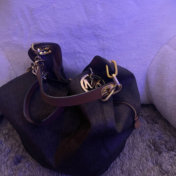 Michael kors purse - Picture 3 of 3